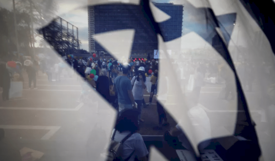 رئيس عربي يطلب من إسرائيل "إشارة واحدة" للتطبيع