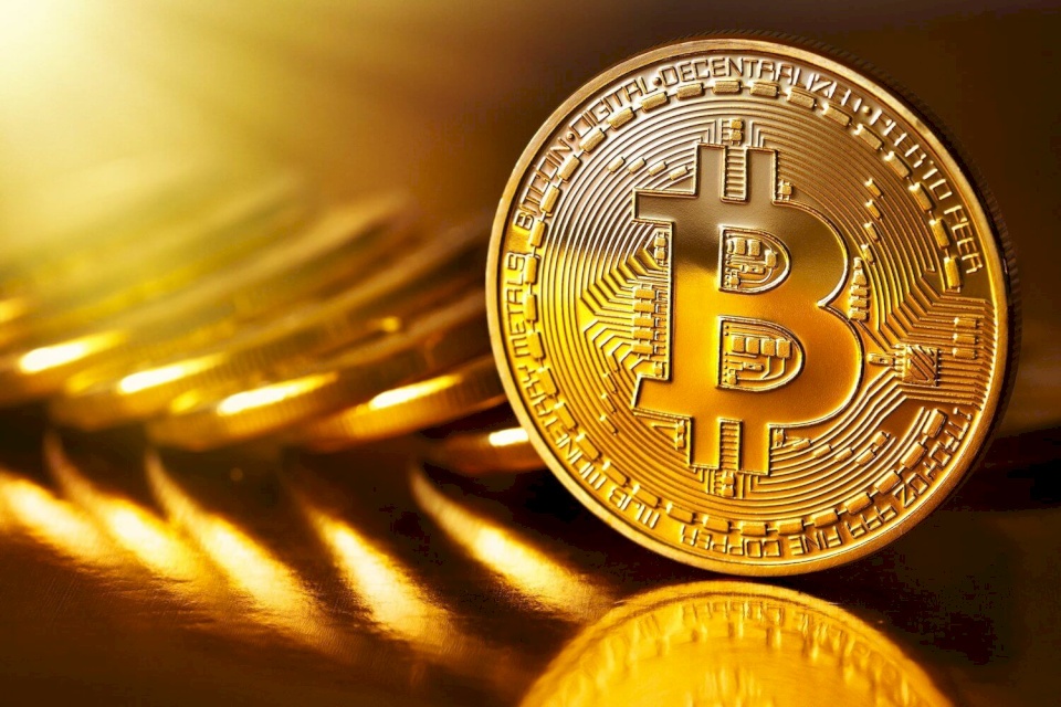 قيمة البيتكوين تنخفض 5%