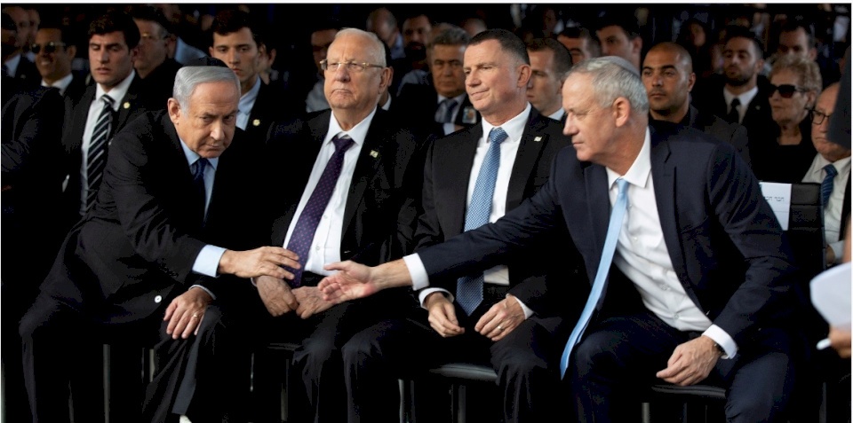 معركة تكسير العظام.. الخلافات بين نتنياهو وغانتس وصلت إلى ذروتها