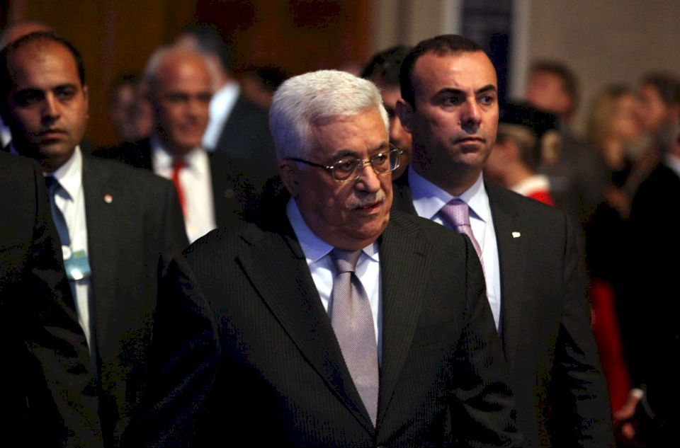 الرئيس عباس يُغادر رام الله لبدء جولة خارجية