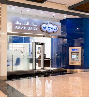 البنك العربي يتبرع بأجهزة طبية خاصة بعلاج مرضى السرطان لصالح المستشفى الوطني