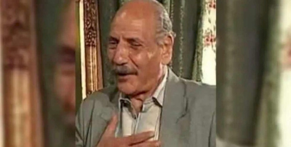 فنان مصري يطلب المساعدة من المارة: مش لاقي شغل (صور)