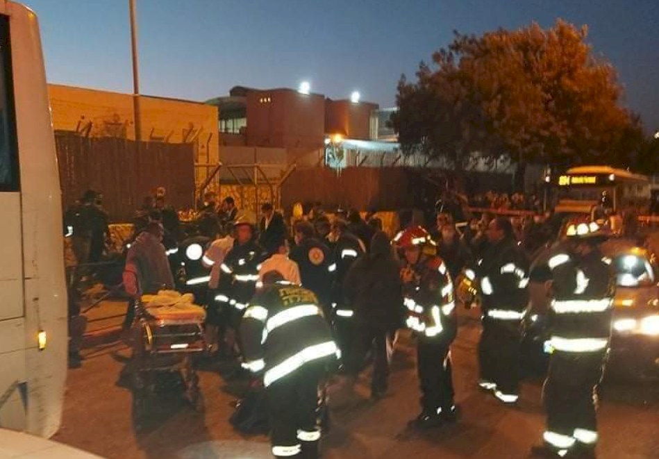 صور وفيديو- وفاة عاملين وإصابة 5 في حادث دهس على حاجز بيت لحم الشمالي