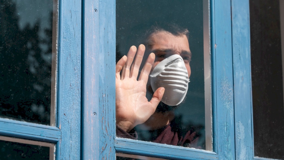لماذا لا يصاب البعض بفيروس كورونا؟