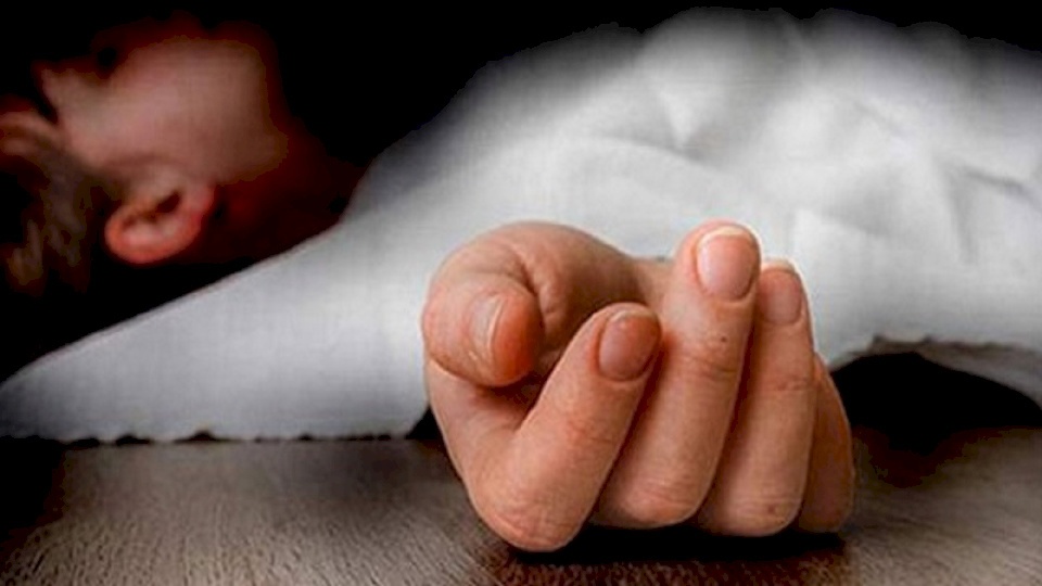 أم تتحول لوحش بشري تقتل توأميها خنقاً وتلقيهما بالقمامة