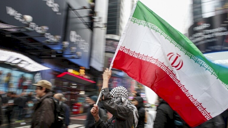 طهران تفرض عقوبات على السفير الأمريكي في اليمن