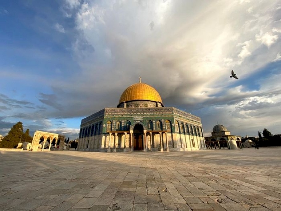 فيديو: ما هي حقيقة الجسم الغريب الذي ظهر فوق قبة الصخرة بالمسجد الأقصى المبارك؟