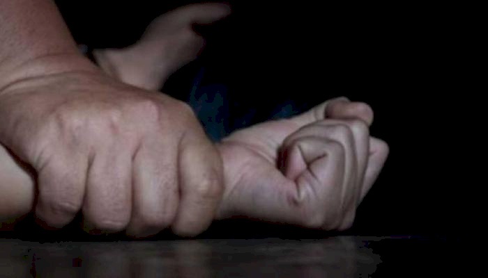 اغتصبها 20 مرة "في عشة الفراخ".. عجوز تقدم حفيدتها "المعاقة" لزوجها