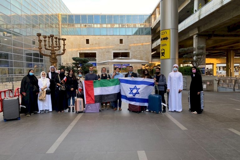 فيديو- الإماراتيون يستمرون في استفزاز الفلسطينيين والمسلمين