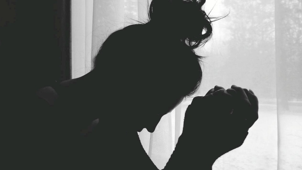 7 شبان يتحرشون بفتاة.. "مسكوا كل حتة في جسمي وماعرفتش أقاومهم"