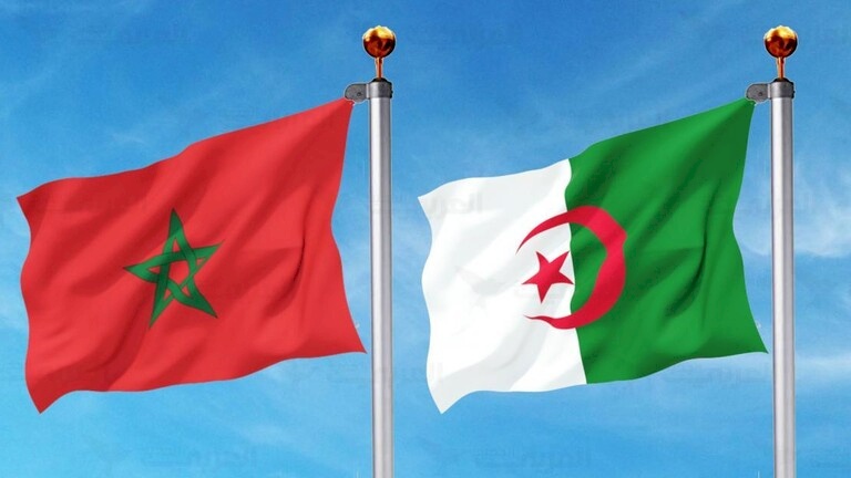 صور- رئيس الجزائر يقبل يد ملك المغرب .. صحيح؟