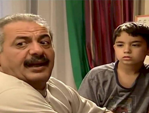 شاهد- الإبن الأصغر في مسلسل "ألو جميل ألو هناء" أصبح طبيبًا وسيمًا!