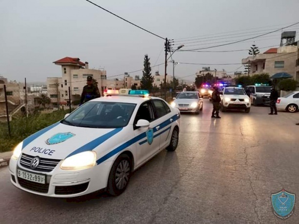 غير ملتزمين بالاجراءات.. الشرطة تغلق 20 محلاً ومقهيين وتخالف 70 مواطناً في طولكرم