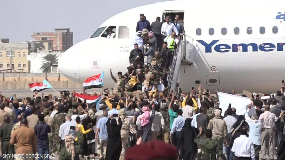 صور: قتلى وجرحى بانفجار في مطار عدن لحظة وصول الحكومة الجديدة