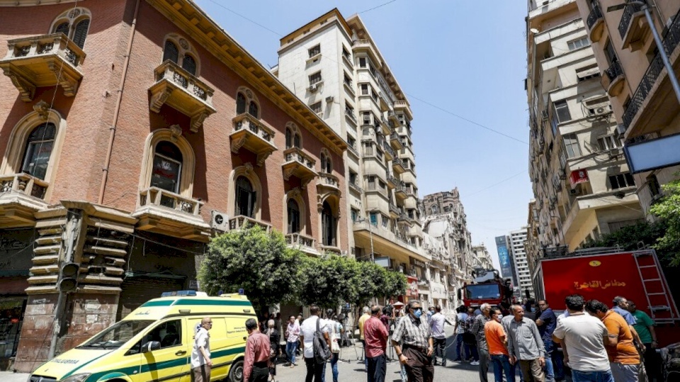 مصر.. مصرع فتاة سقطت من الطابق السابع وخطيبها يحلق بها