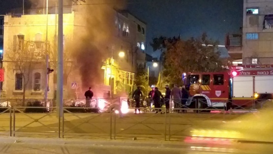 مستوطنون يهاجمون مركبات المقدسيين في المصرارة