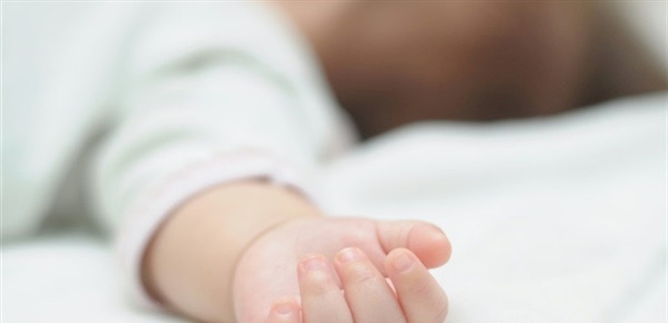 استئصال جنين من بطن رضيعة عمرها 7 أيام..!