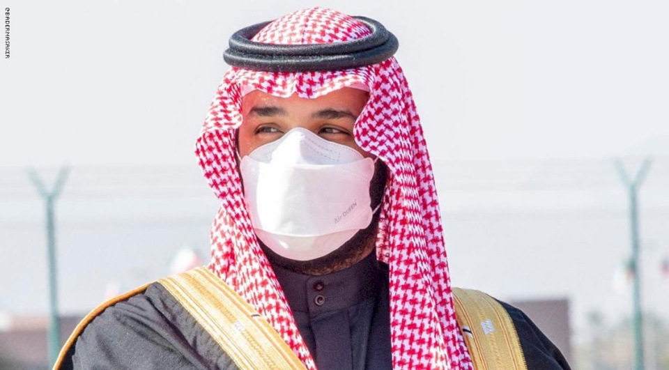 كمامة ولي عهد السعودية تثير تفاعلا.. إليكم سعرها