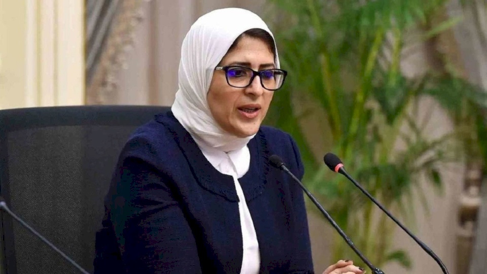 شاهد:وزيرة الصحة المصرية تخالف إجراءات كورونا وتظهر وسط حشد في حفل زفاف