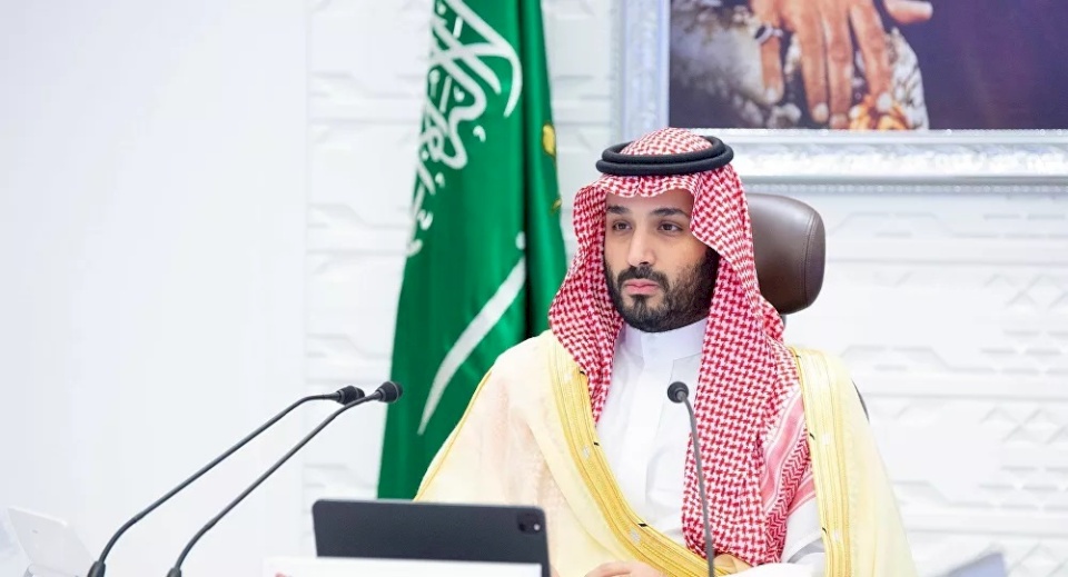 أحد الأمراء المختفين عن الأنظار يظهر ويسير على خطى ولي العهد السعودي... صورة