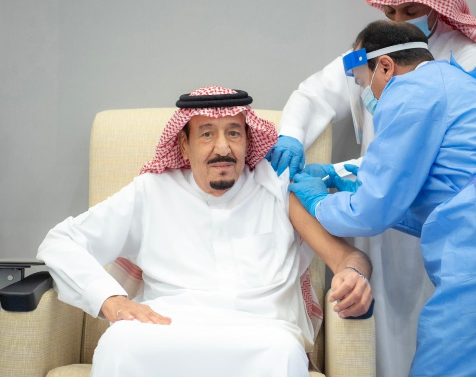 الملك سلمان يتلقى لقاح كورونا