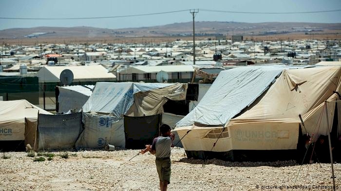 الأردن يبدأ تطعيم اللاجئين ضد كورونا