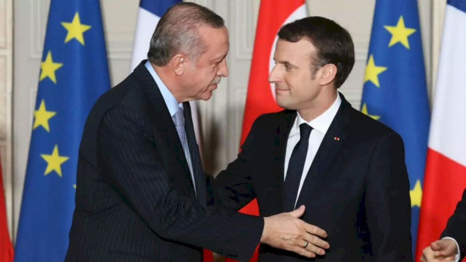 "عزيزي طيب".. ماكرون يتودد إلى أردوغان برسالة بعد خلاف شديد