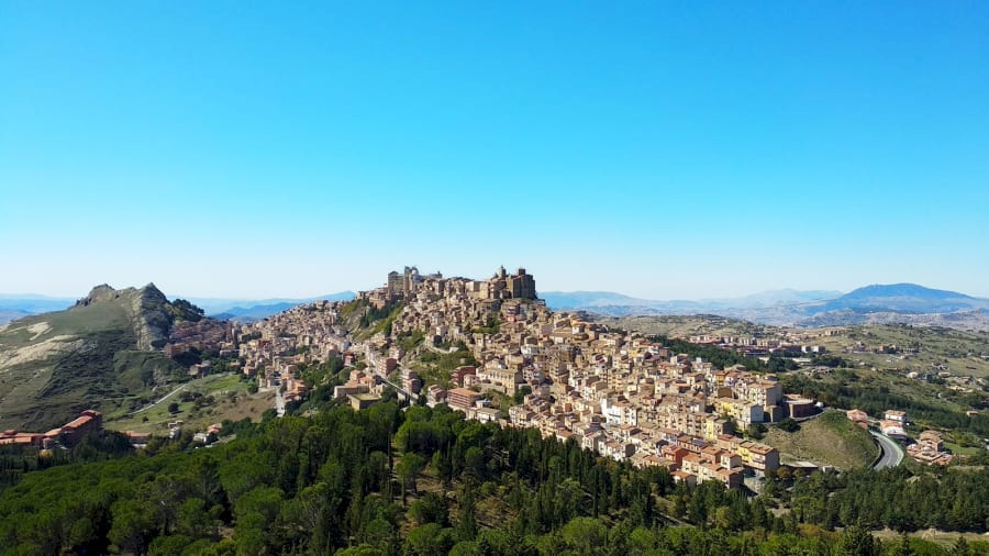 منازل في إيطاليا أرخص من فنجان قهوة