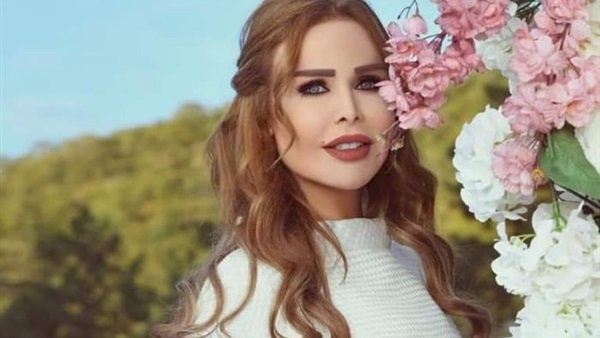 تسريب صورة للفنانة اللبنانية رولا سعد برفقة خطيبها الفلسطيني