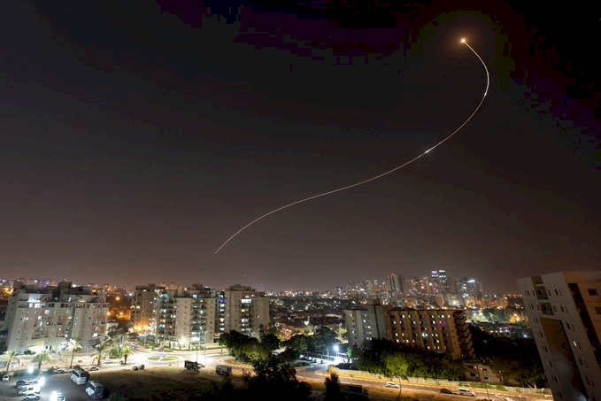 إطلاق قذيفة صاروخية من غزة على إسرائيل
