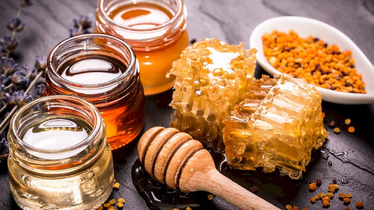 عشاق العسل.. هذه الكمية المسموح تناولها في اليوم