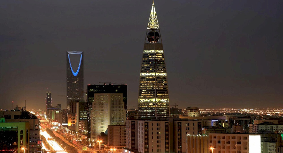 السعودية.. وفاة معلم أمام طلابه أثناء درس على منصة "مدرستي"