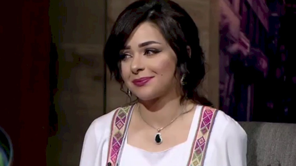 فنانة فلسطينية تذبح عجلا احتفالاً بطلاقها