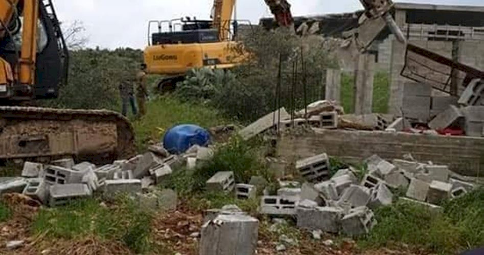 صور- الاحتلال يهدم غرفاً زراعية قرب ترقوميا 