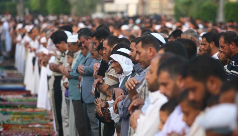 "الأوقاف": صلاة الجمعة غداً في البيوت