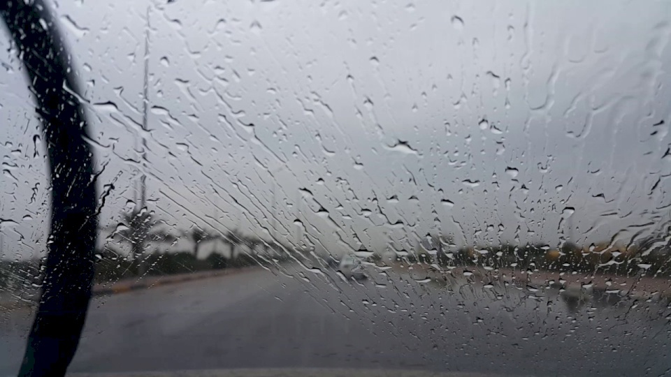 الطقس: استمرار تأثير المنخفض البارد والماطر