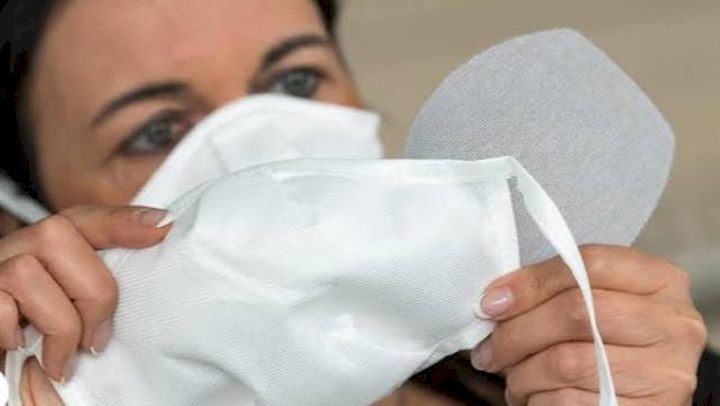 "الصحة الإسرائيلية" تدرس توصيات بارتداء كمامتين لصد كورونا! 