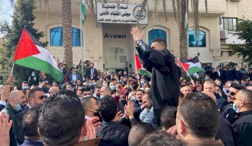 احتجاجات "المحامين" مستمرة .. إغلاق المحاكم