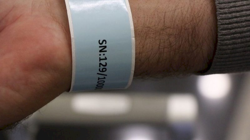 إسرائيل تدرس فرض السوار الإلكتروني على العائدين