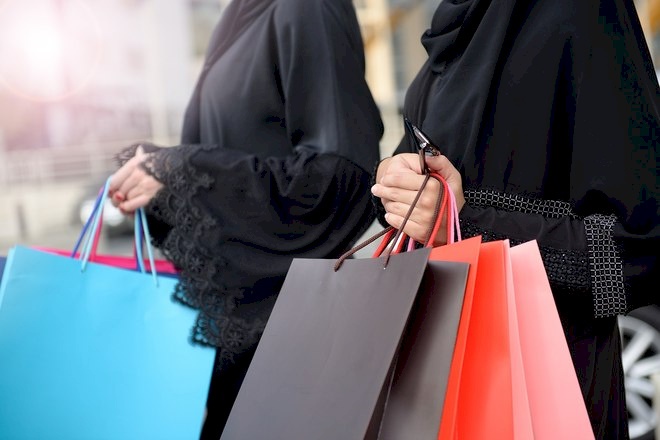 دراسة: التسوق يعدل من الحالة المزاجية للسيدات