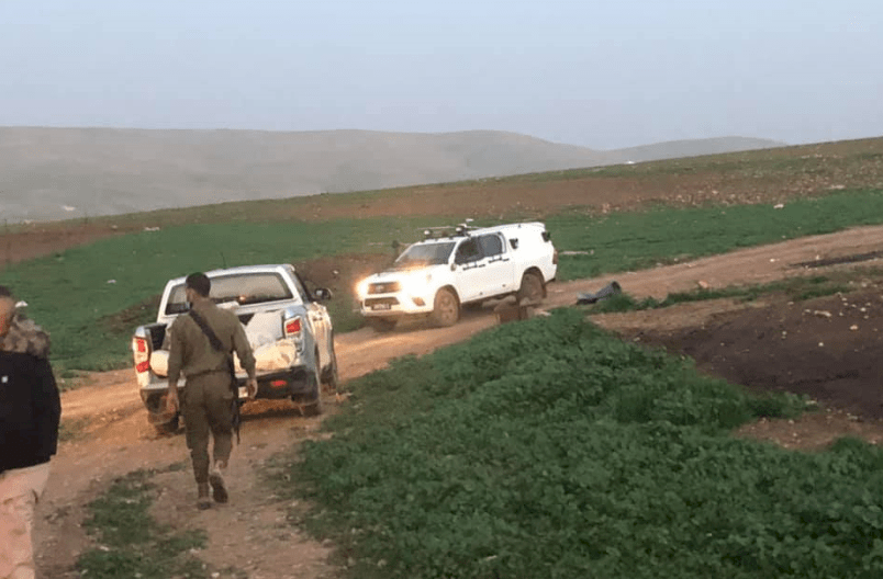 بعد يوم عصيب .. الاحتلال يُعيد اقتحام خربة حمصة بالأغوار (صور) 