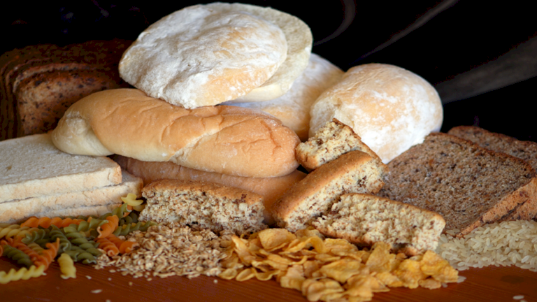 الخبز الأبيض والمعكرونة يزيدان مخاطر الإصابة بأمراض القلب