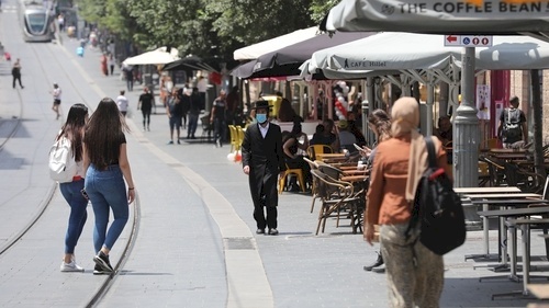 بعد رفع الإغلاق- تحذيرات من ارتفاع حاد بإصابات كورونا في إسرائيل