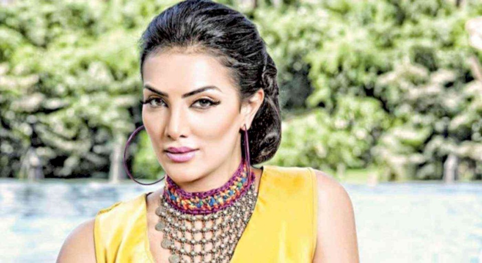 الكشف عن تفاصيل حالة الفنانة فرغلي بعد استئصال عظام من صدرها لتجميل أنفها