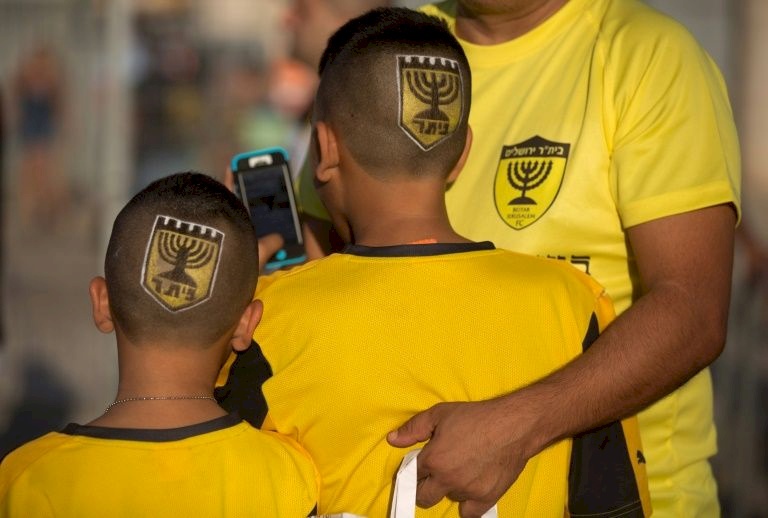 تعليق صفقة بيع نصف ناد إسرائيلي لشيخ إماراتي