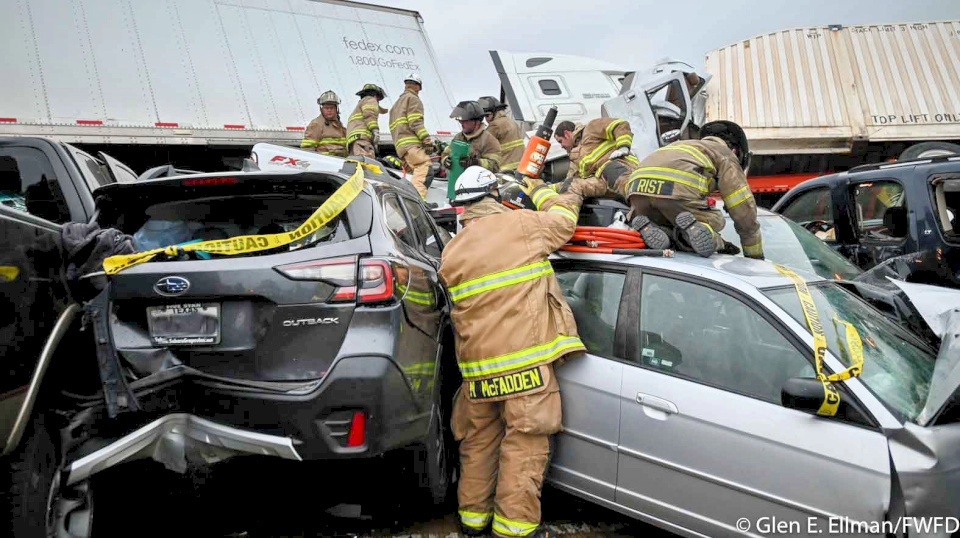 فيديو- سقوط ضحايا إثر حادث تصادم أكثر من 130 سيارة في تكساس