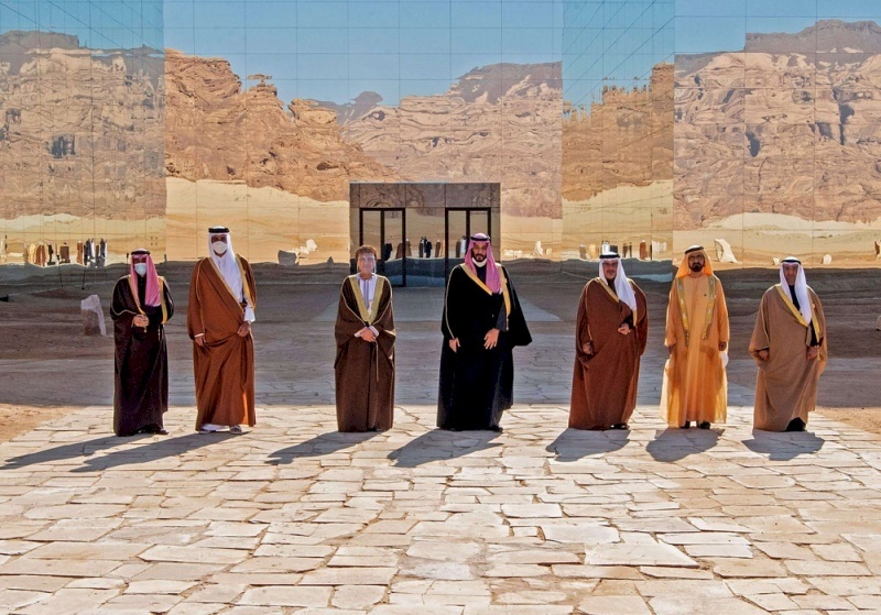 رغم المصالحة.. هجوم حاد من مستشار ملك البحرين على قطر!