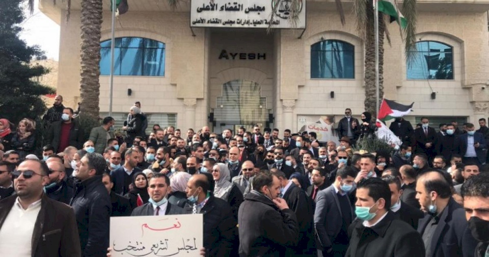 "نقابة المحامين": مستمرون بفعالياتنا الاحتجاجية رفضا للقرارات المقوضة لاستقلال القضاء