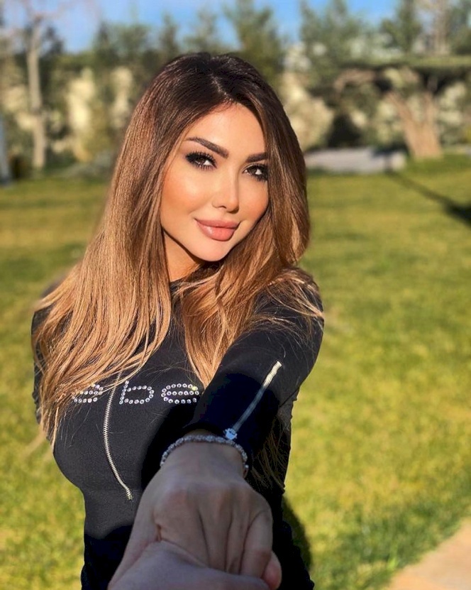دانا جبر تحتفل بـ "الفلانتين" ممسكة بيد شخص مجهول.. والجمهور يشكك