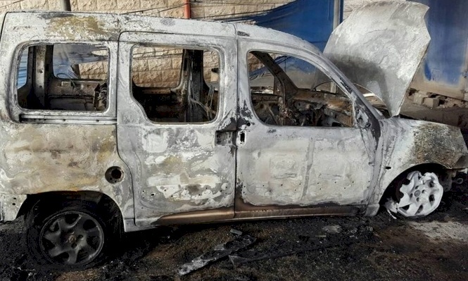 مستوطنون يحرقون مركبة شرق رام الله